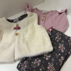 Conjunto Floral com Colete Peluciado