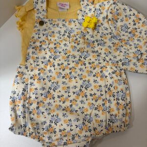 Conjunto Jardineira Floral com Blusa Amarela + Chapéu