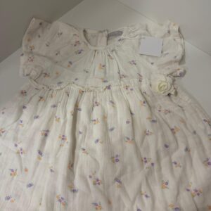 Vestido Infantil Floral Delicado com Aplicação de Flor (12-18 meses)