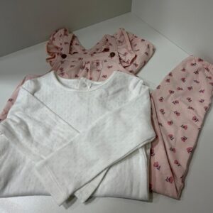 Conjunto Jardineira Floral e Blusa Branca