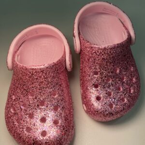 Crocs rosa com gliter claro (5c) (21-22)