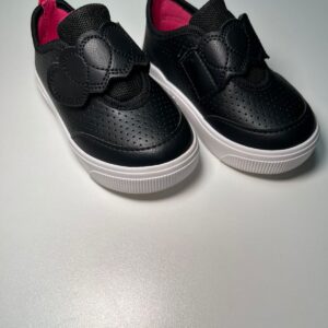 Tênis Infantil Preto com Detalhe em Coração (21)