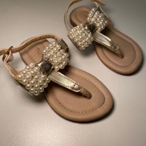 Sandália Dourada com Laço de Pérolas (22)