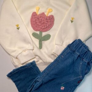 Conjunto Floral Delicado com Jeans Bordado