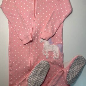 Macacão Rosa com Estampa de Corações e Unicórnio