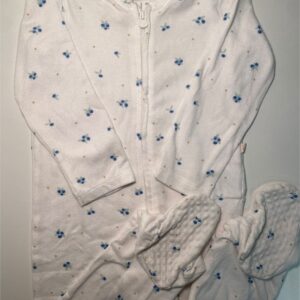 Macacão Branco com Estampa Floral Azul – Conforto e Delicadeza