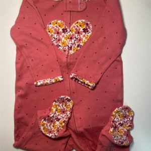 Macacão Rosa com Coração Floral