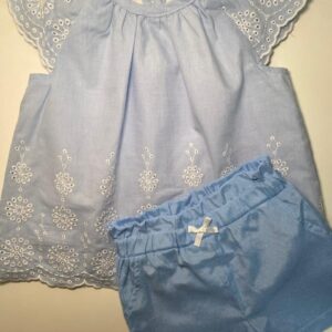 Conjunto de Blusa com Short e Chapéu