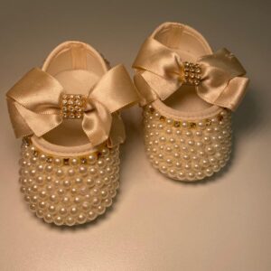 Sapatinho Pérolas Luxo com Laço Dourado ✨👶