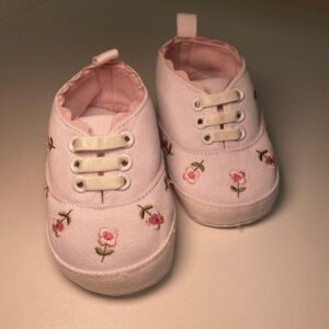 Tênis Infantil Floral Delicado 🌸🤍