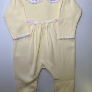 Macacão amarelo com babado branco