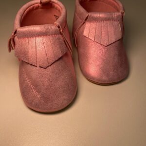 Sapatinho Infantil Rosa Metalizado com Franjas ✨🌸