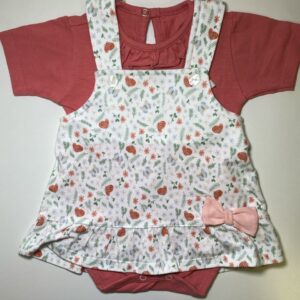 Vestido Branco com Detalhes e Body Rosa