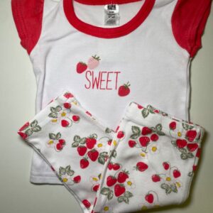 Pijama com Detalhes de Morango